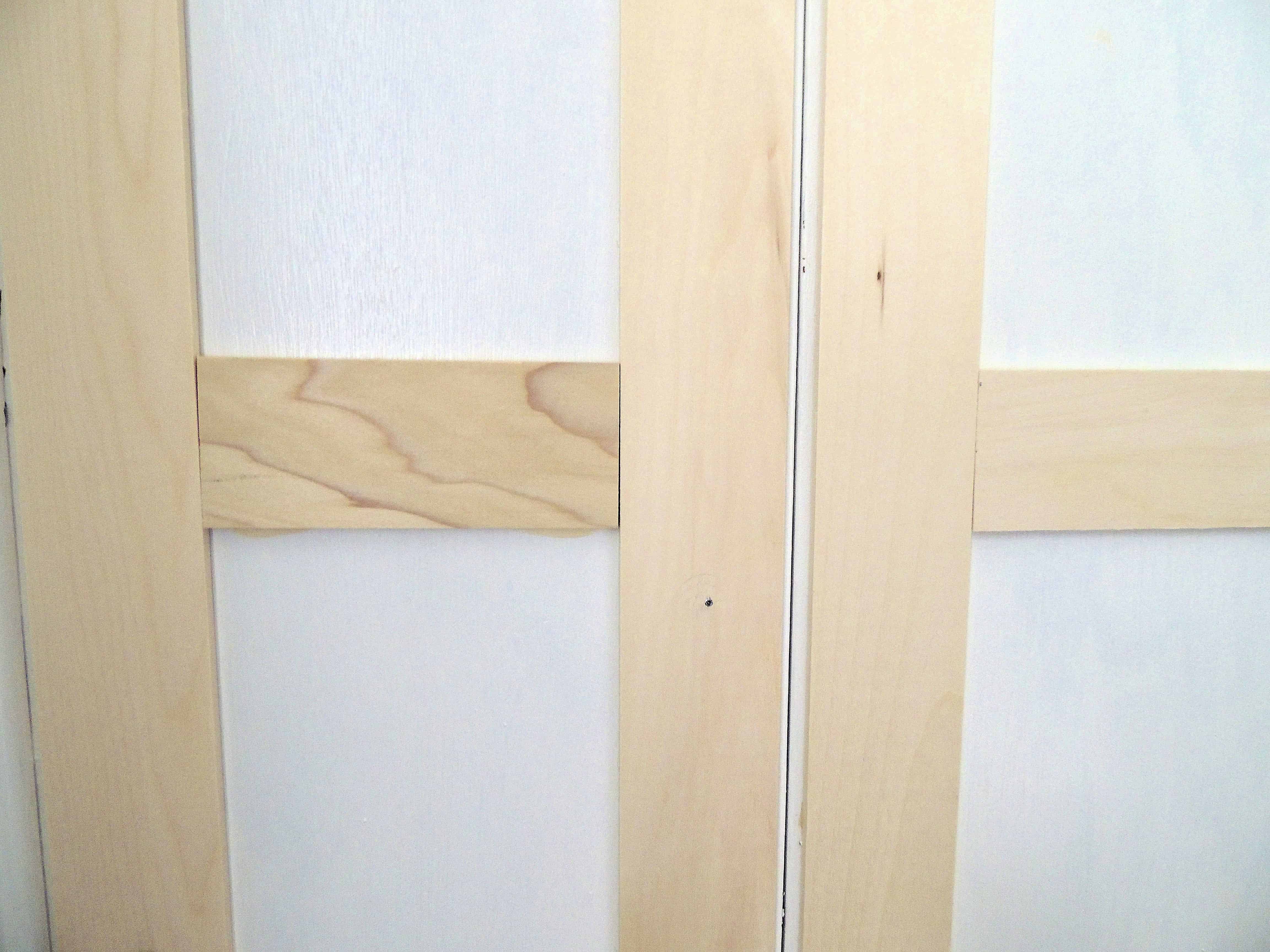 A close-up of the horizontal trim  meeting the vertical sides