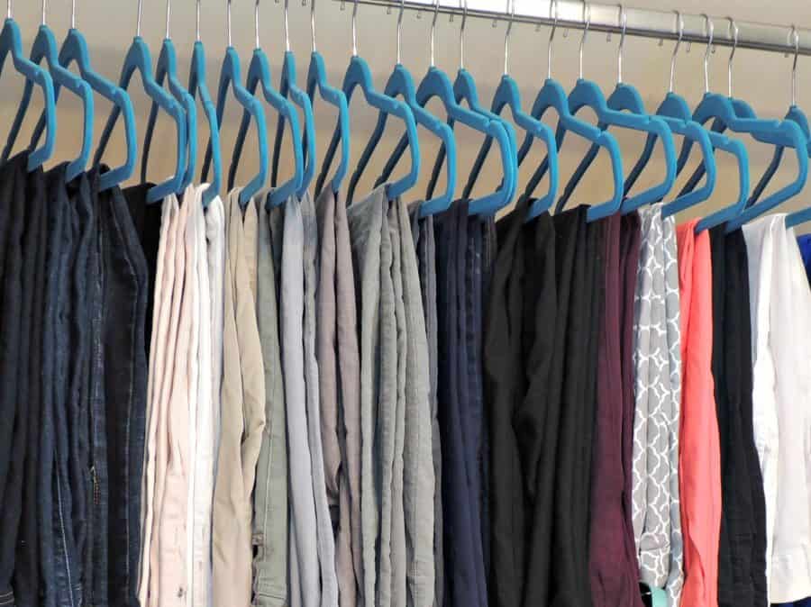 Neatly hang pants using felt hangers