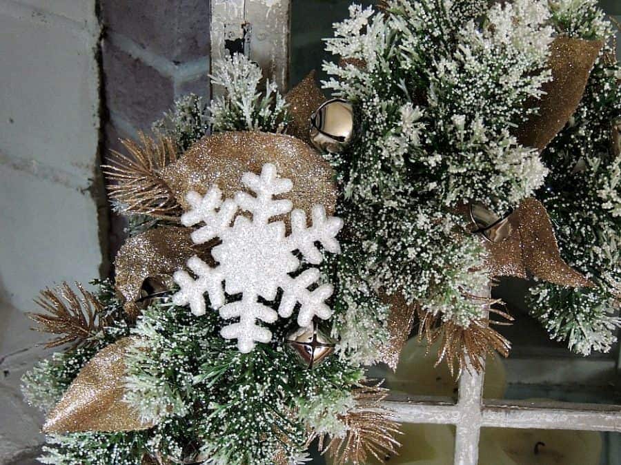 I used snowflake ornaments and snow-dusted leaves and pine branches as accent pieces on my winter wreath