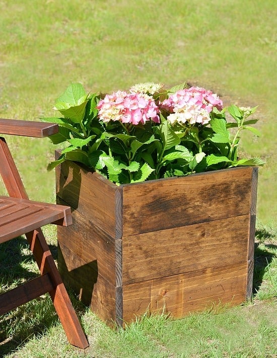 How to Build an Easy DIY Wood Planter Box - Jenna Kate at Home