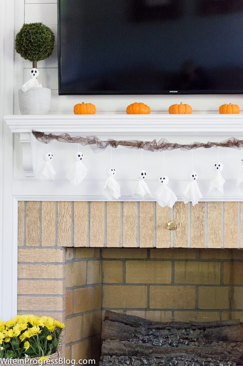This ghost garland is the perfect simple Halloween decor that your kids can help make!