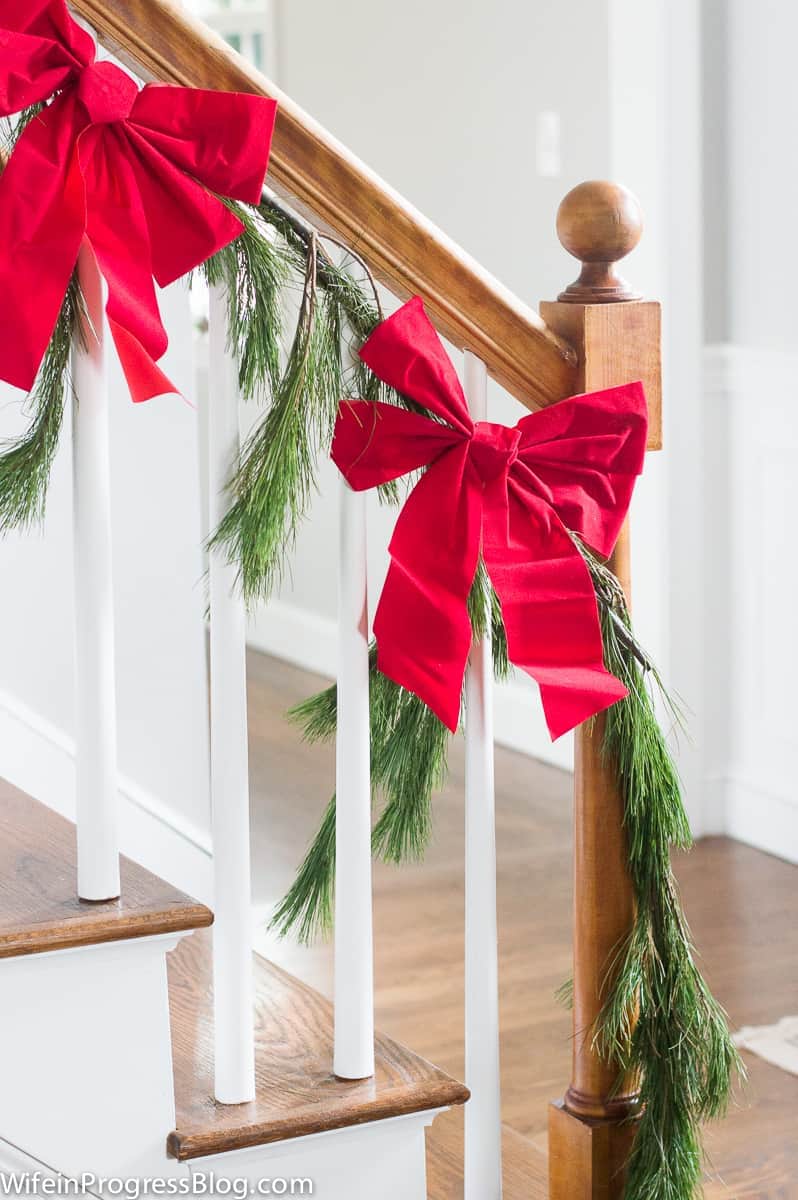 Christmas decorations - a simple garland with dollar store bows