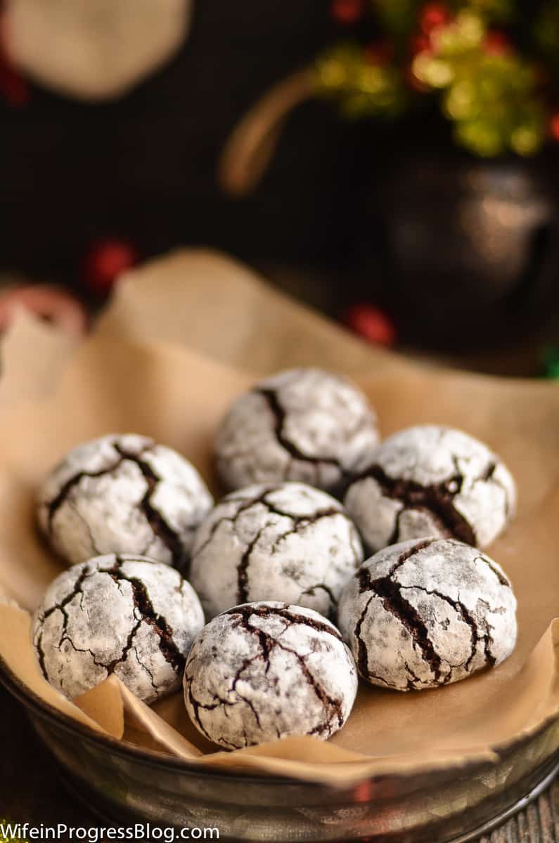 A classic Christmas crinkle cookie