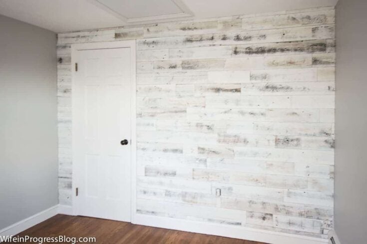 Install A Diy Reclaimed Wood Accent Wall, Diy Accent Wall With Laminate Flooring