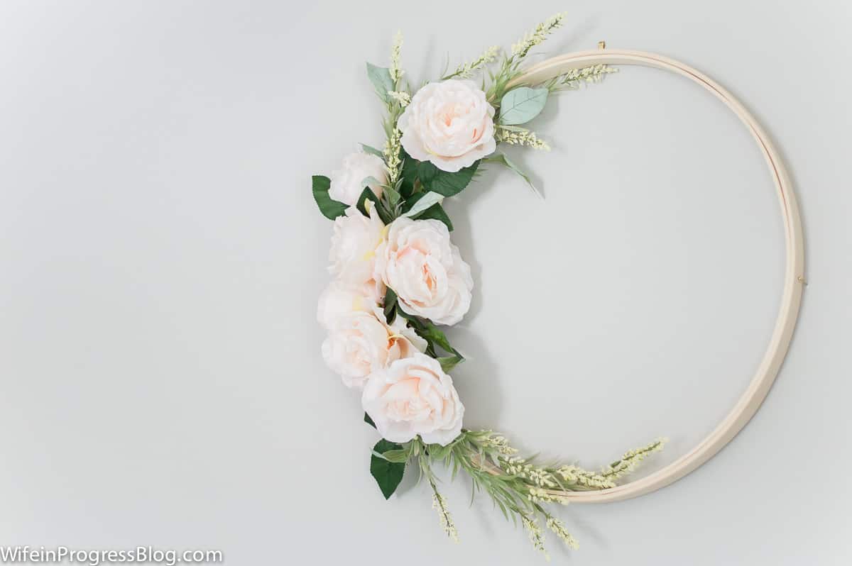 DIY embroidery hoop wreath | spring wreath ideas | DIY wreaths