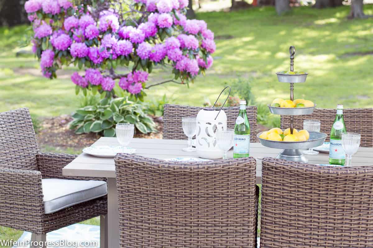 pretty outdoor decor | simple patio decor