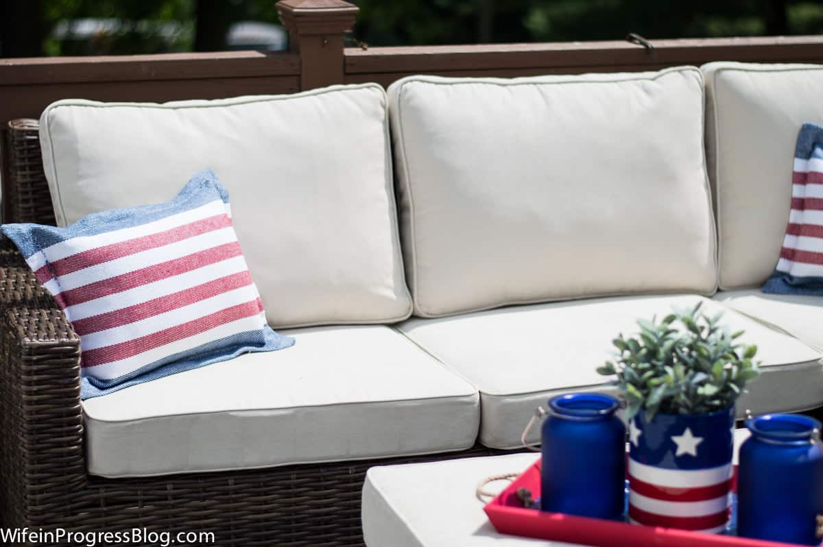 An easy 4th of July craft project - placemat throw pillows!