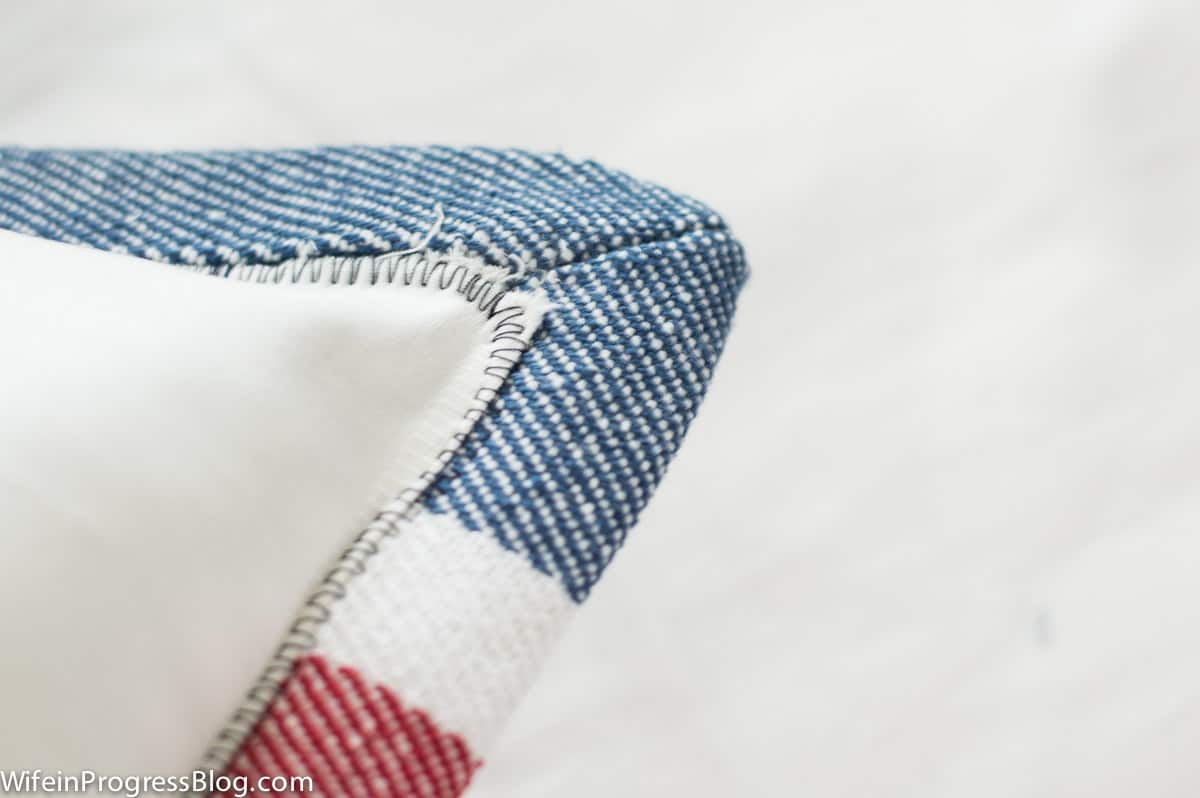 White fabric stitched the inside border of patriotic placemat