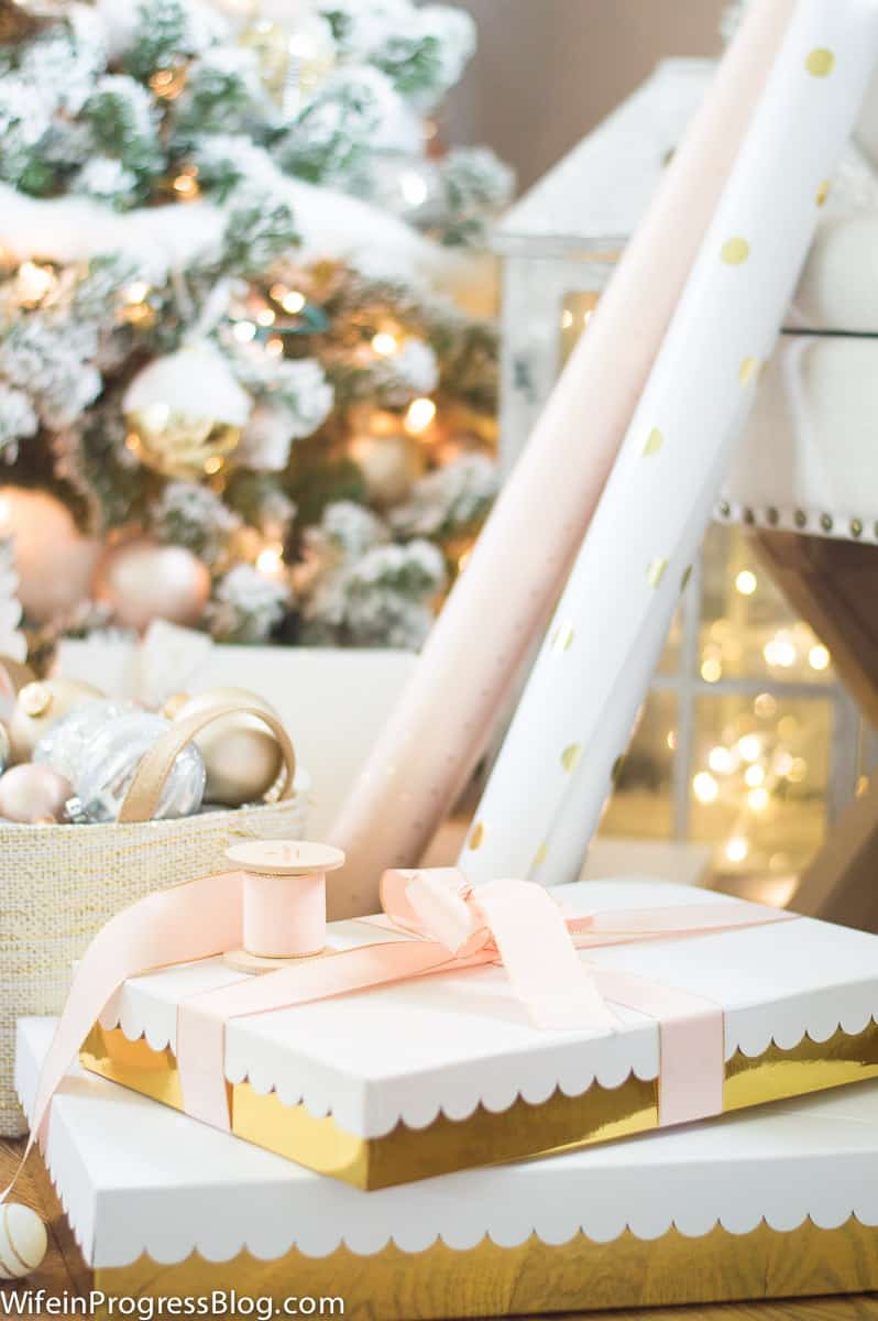 Matching gift boxes to Christmas colors