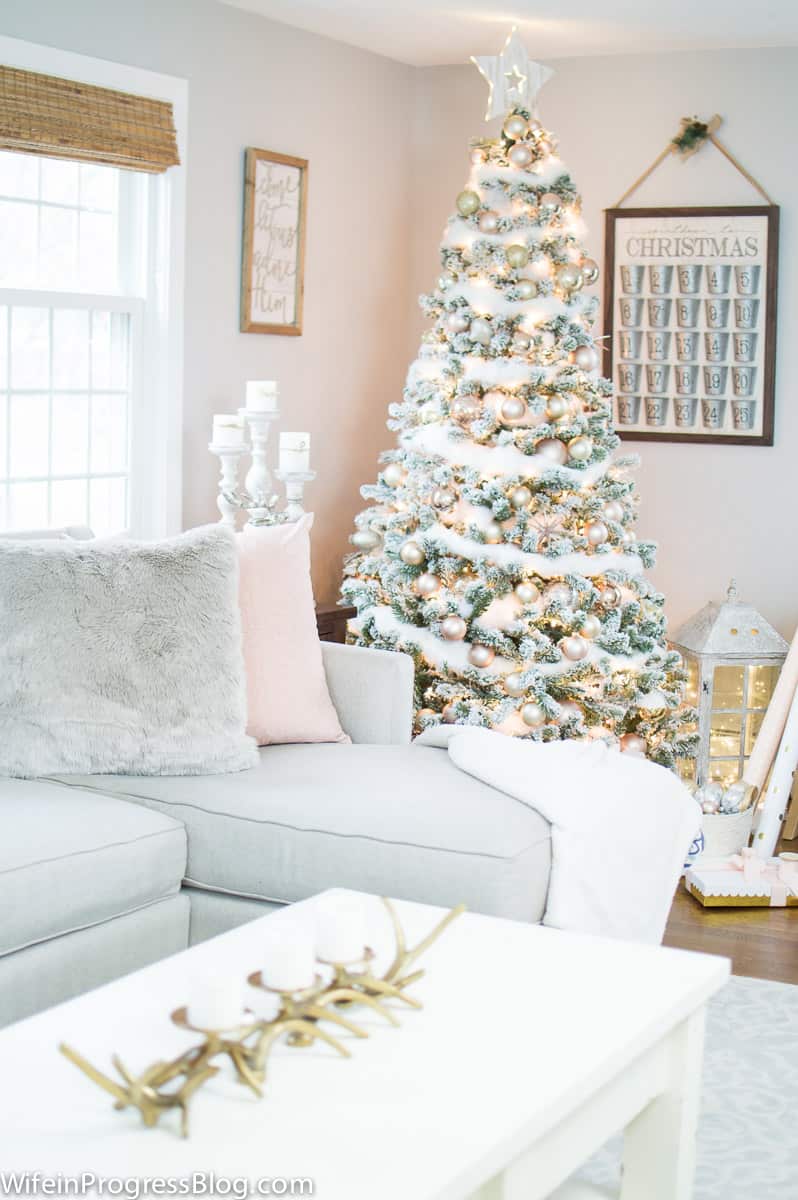 Romantic Christmas tree decor