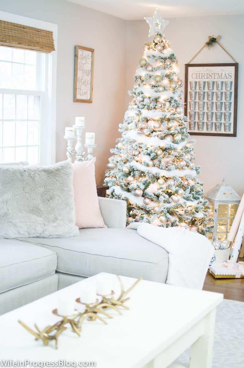 Christmas Living Room in Blush and Gold - Decor Gold Designs