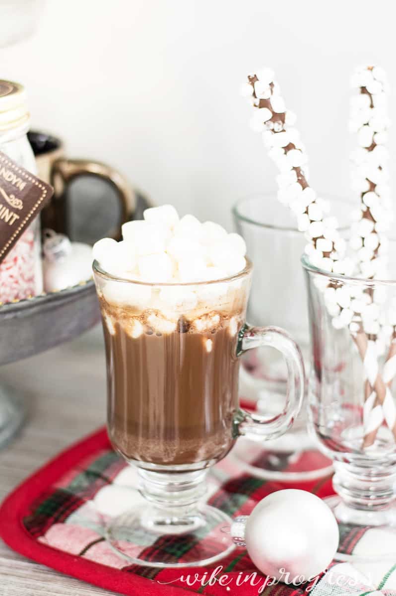 How delicious does this hot chocolate bar for Christmas look?