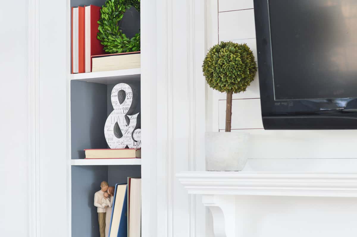 Decorator's White by Benjamin Moore - One of the best white paint colors for trim 