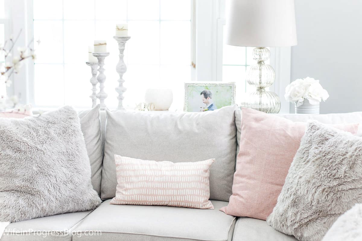 Choosing soft muted tones will add a sense of warmth and coziness to your winter living room decor