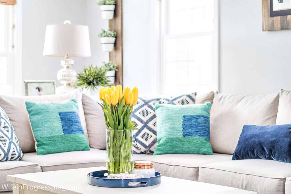 Decorating The Living Room with Blue & Green For Spring