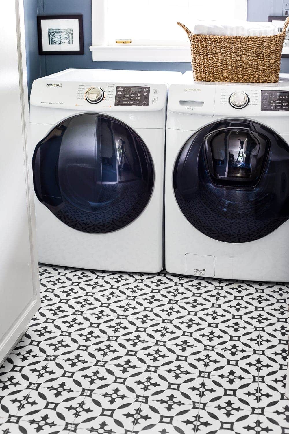 laundry room with vinyl patterned floors