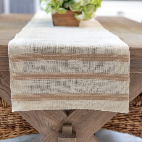 No Sew Burlap Table Runner: A Quick and Easy Fall DIY Project
