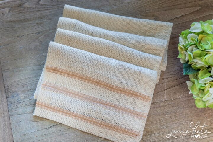 No Sew Burlap Table Runner: A Quick and Easy Fall DIY Project