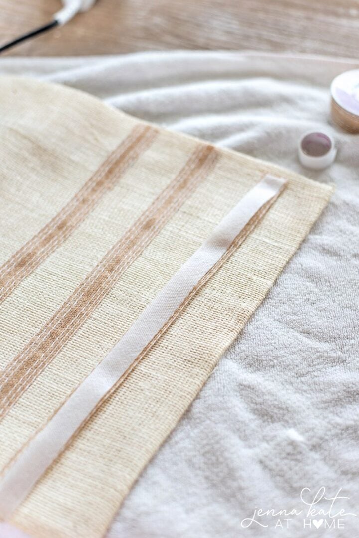 No Sew Burlap Table Runner: A Quick and Easy Fall DIY Project