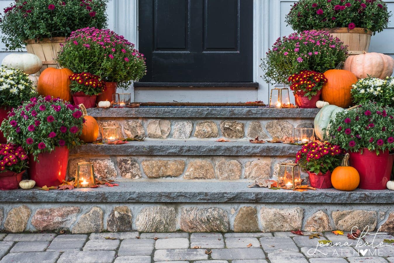 Fall decorating ideas for outside with mums and pumpkins
