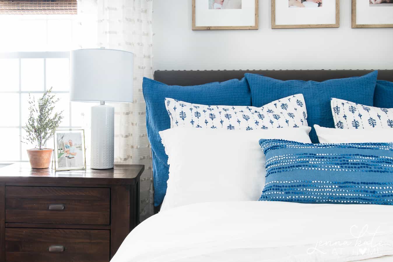 Coastal bedroom with shades of blue and white