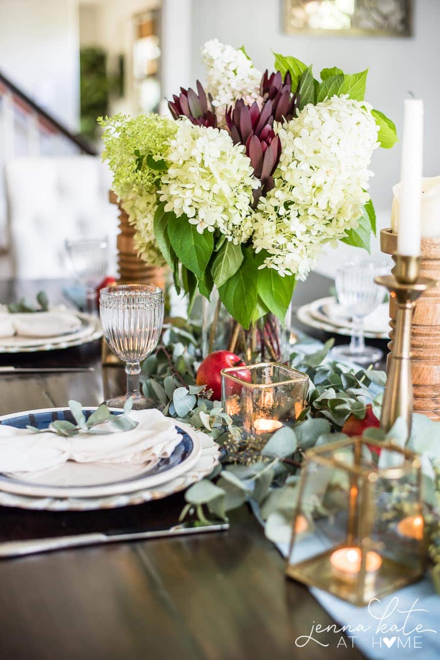 How to decorate dining table for fall