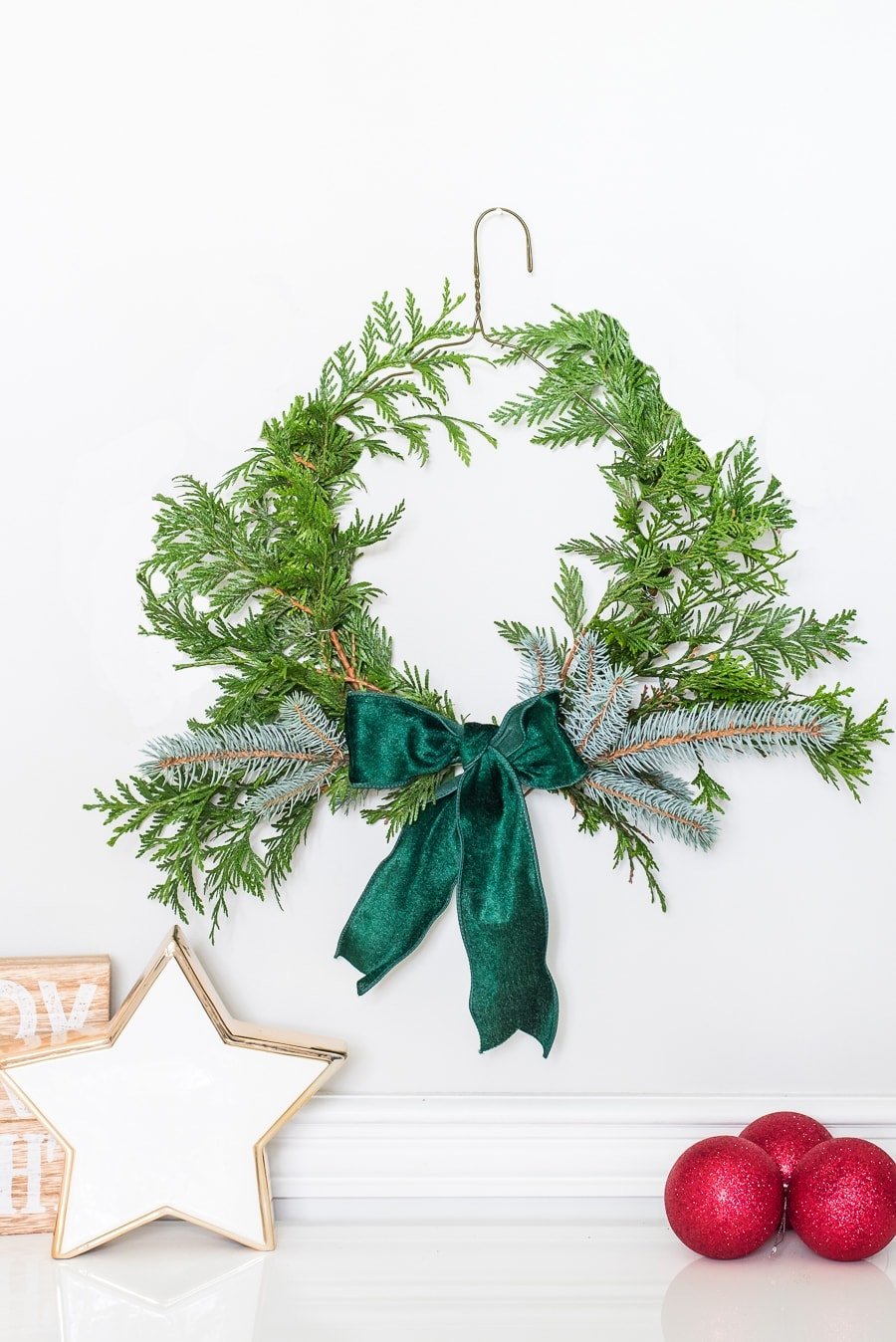 https://jennakateathome.com/wp-content/uploads/2018/11/christmas-wreath-using-wire-hanger-nowm.jpg