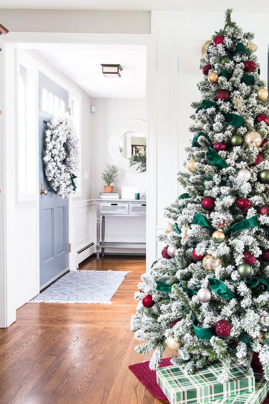 The Best Dark Red and Green Christmas Tree Decor