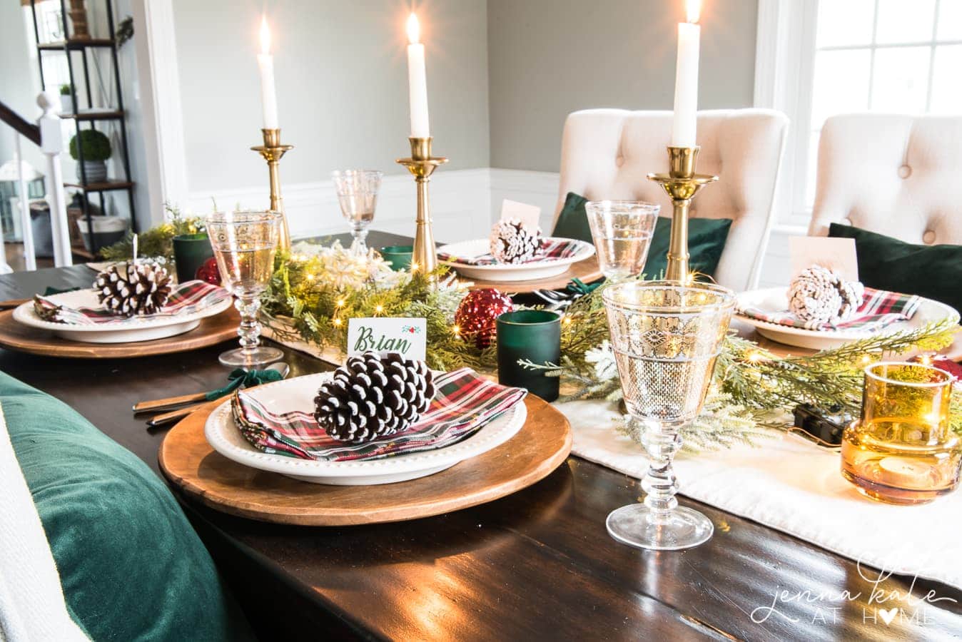 How to decorate your table for Christmas