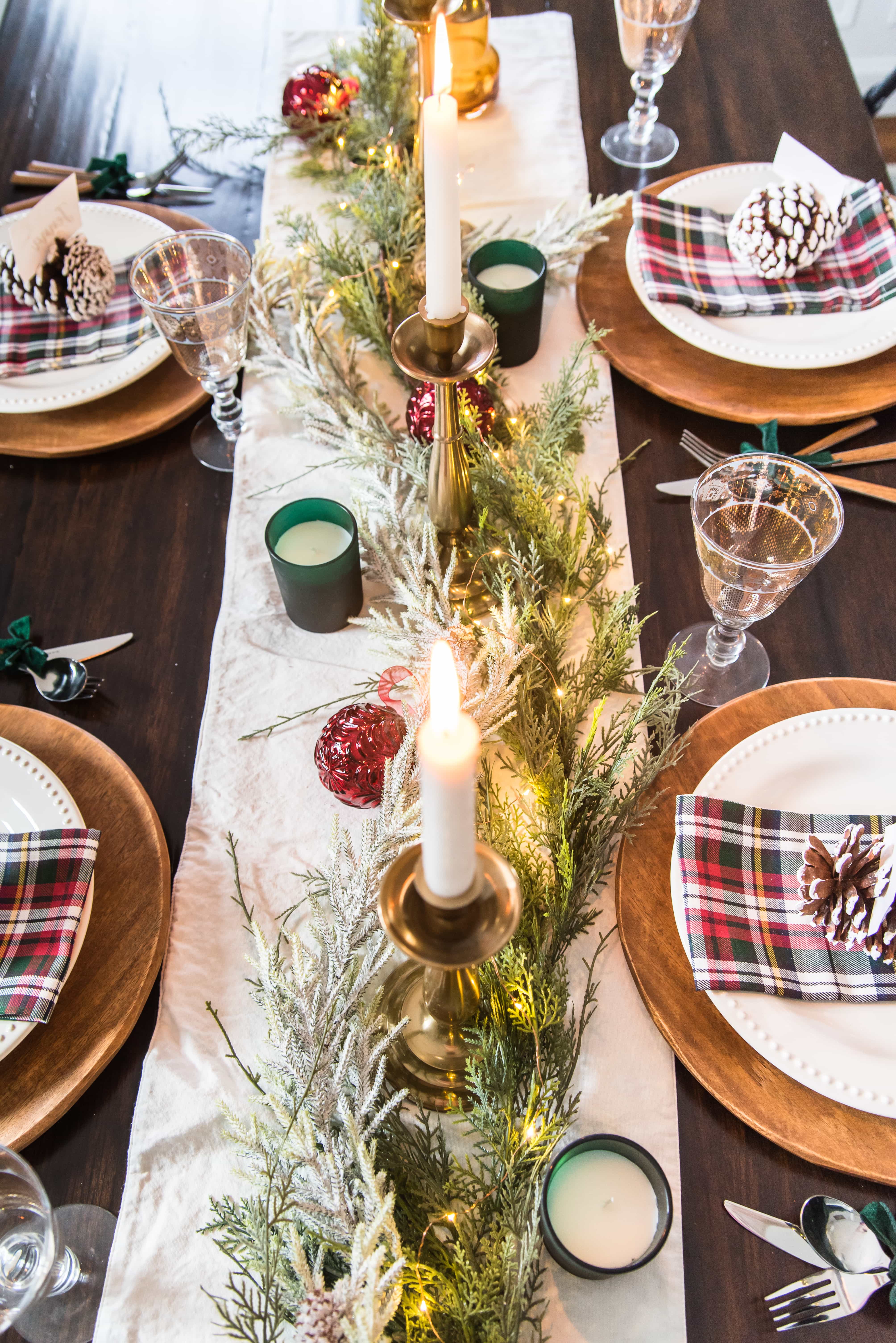 Traditional Christmas table decor for 2018
