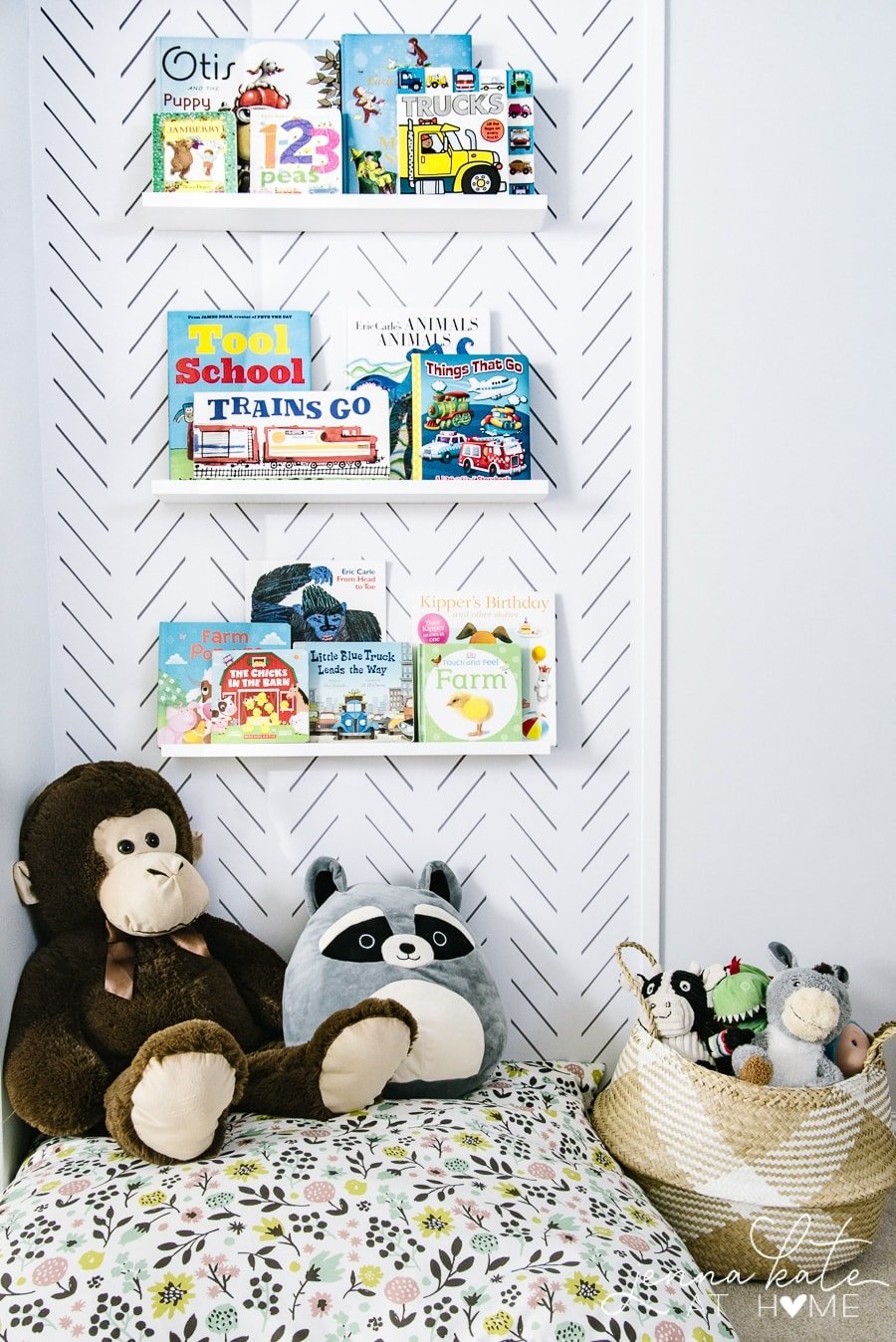 Small space toddler reading nook DIY