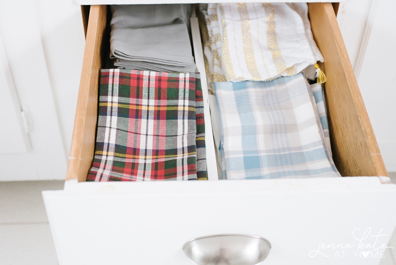 How to organize kitchen drawers