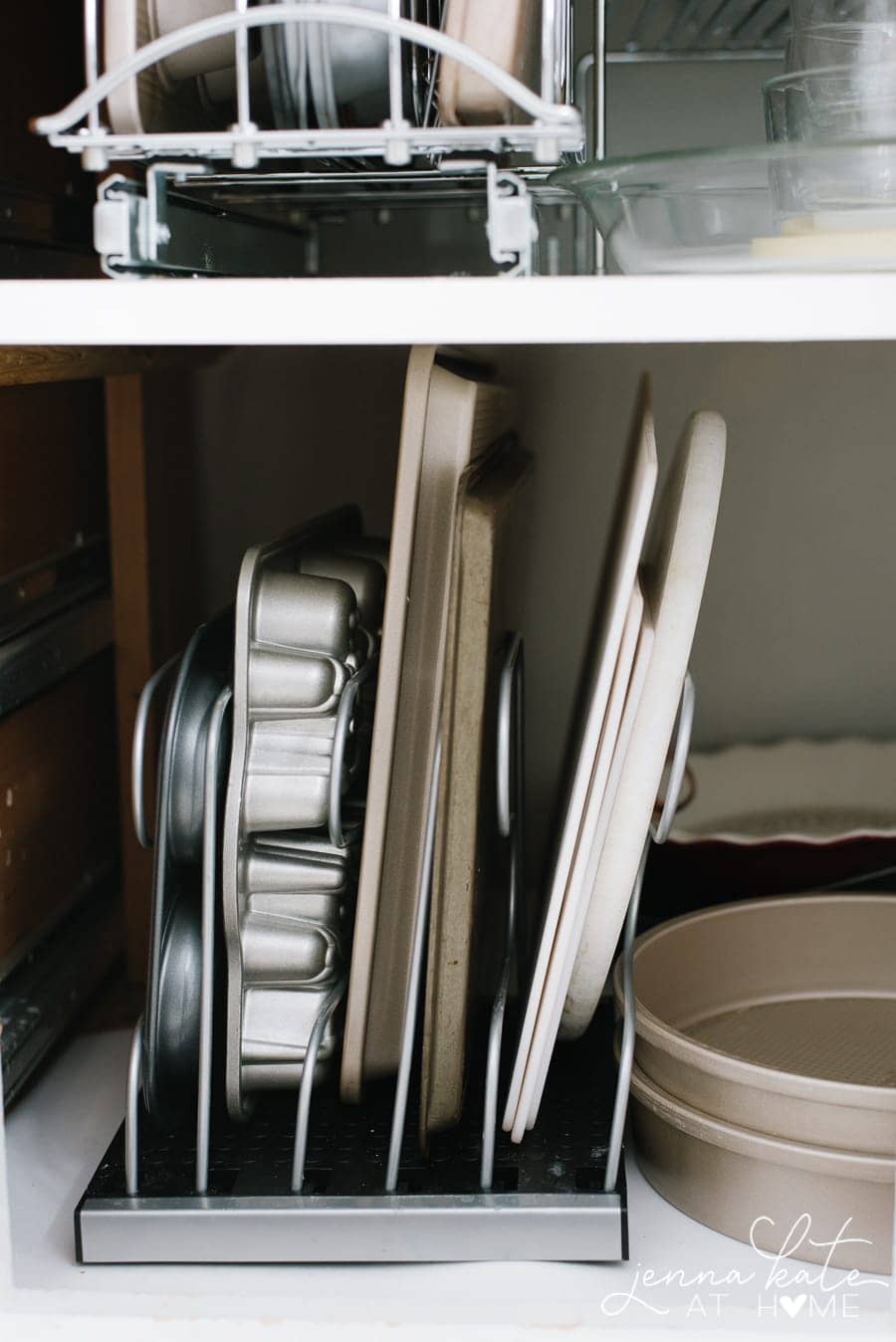 How to organize kitchen cabinets and drawers