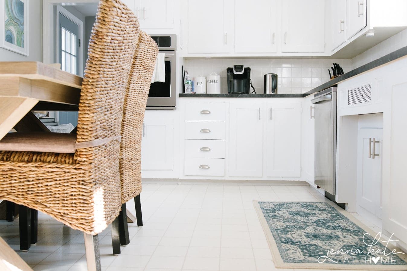 Kitchen before makeover