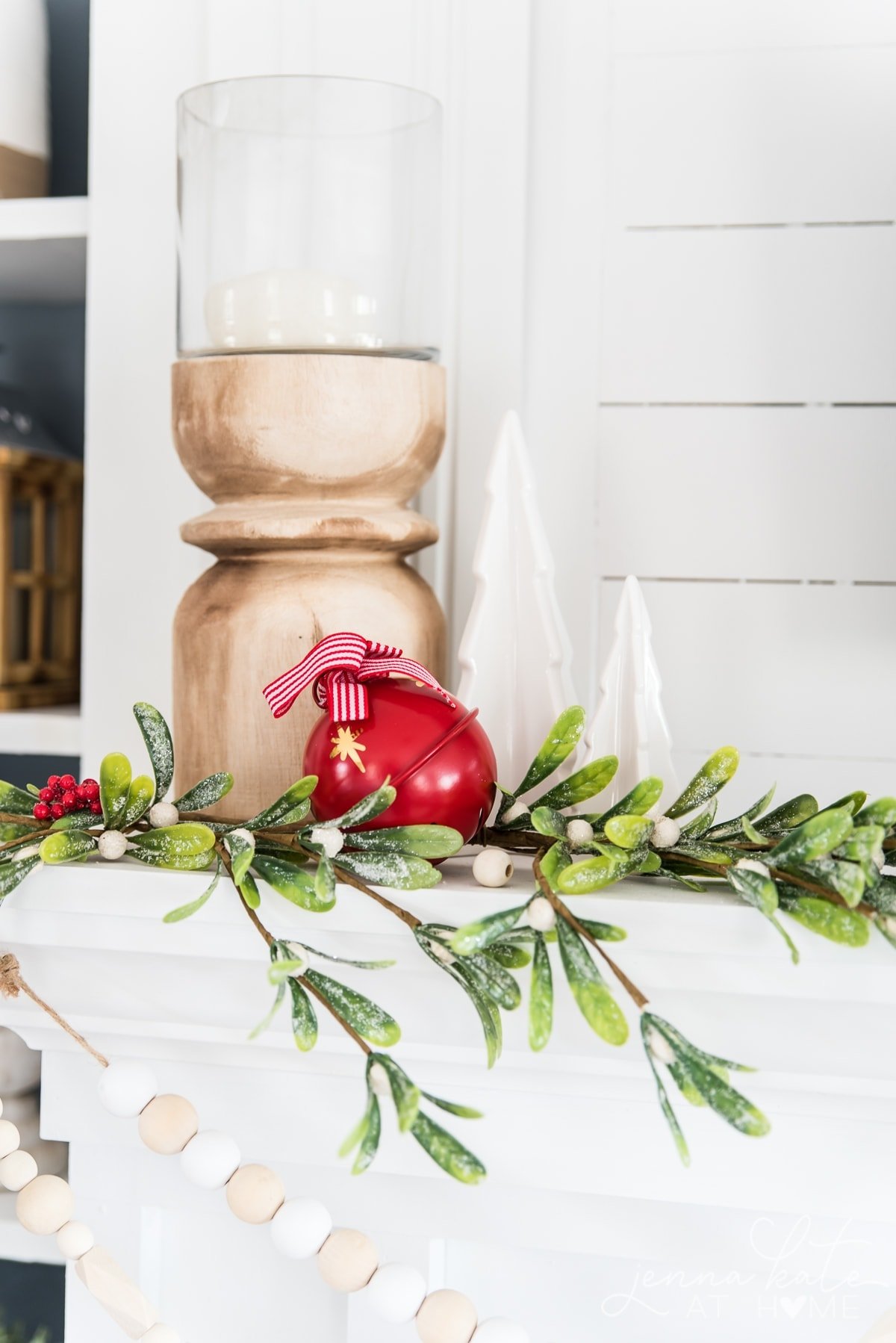 pops of red Christmas decor