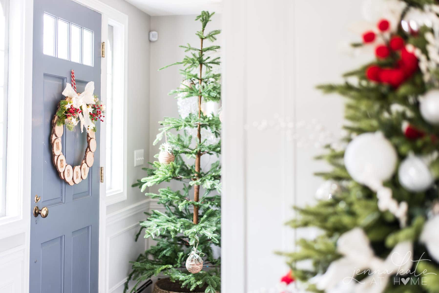 How to Make an Easy DIY Wood Slice Holiday Wreath - Jenna Kate at Home