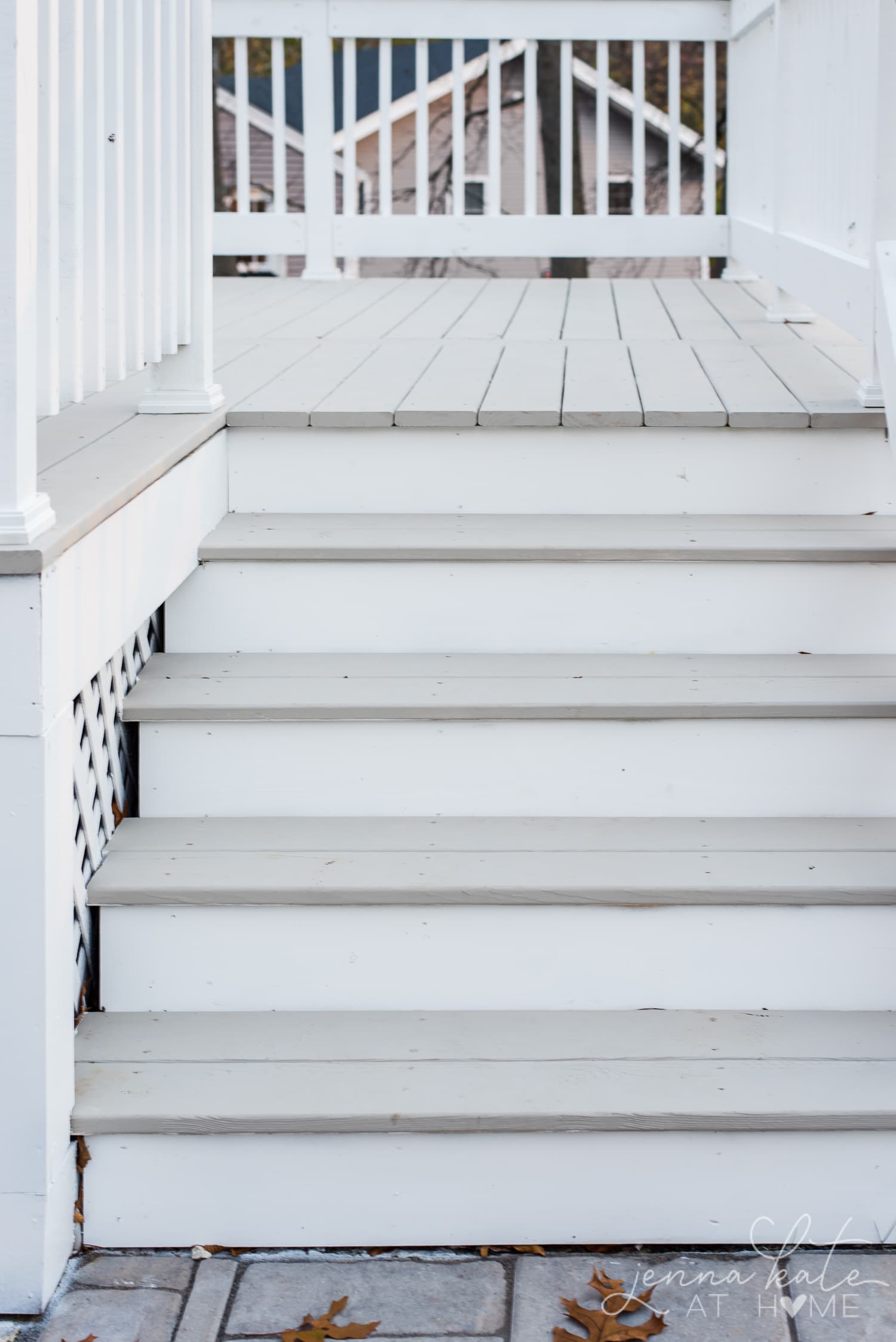 Deck stain - extra white and intellectual gray 