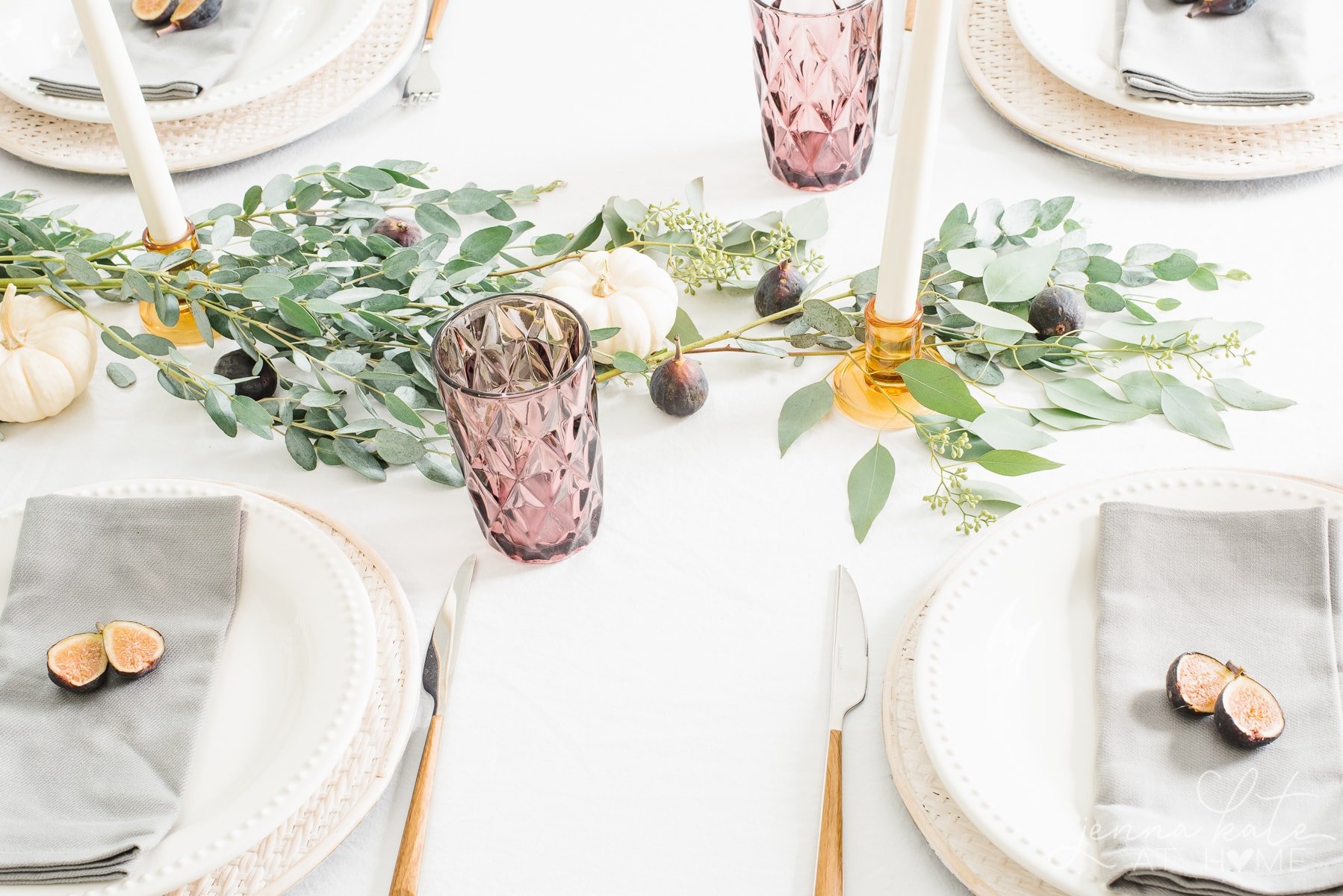 Natural fall tablescape idea