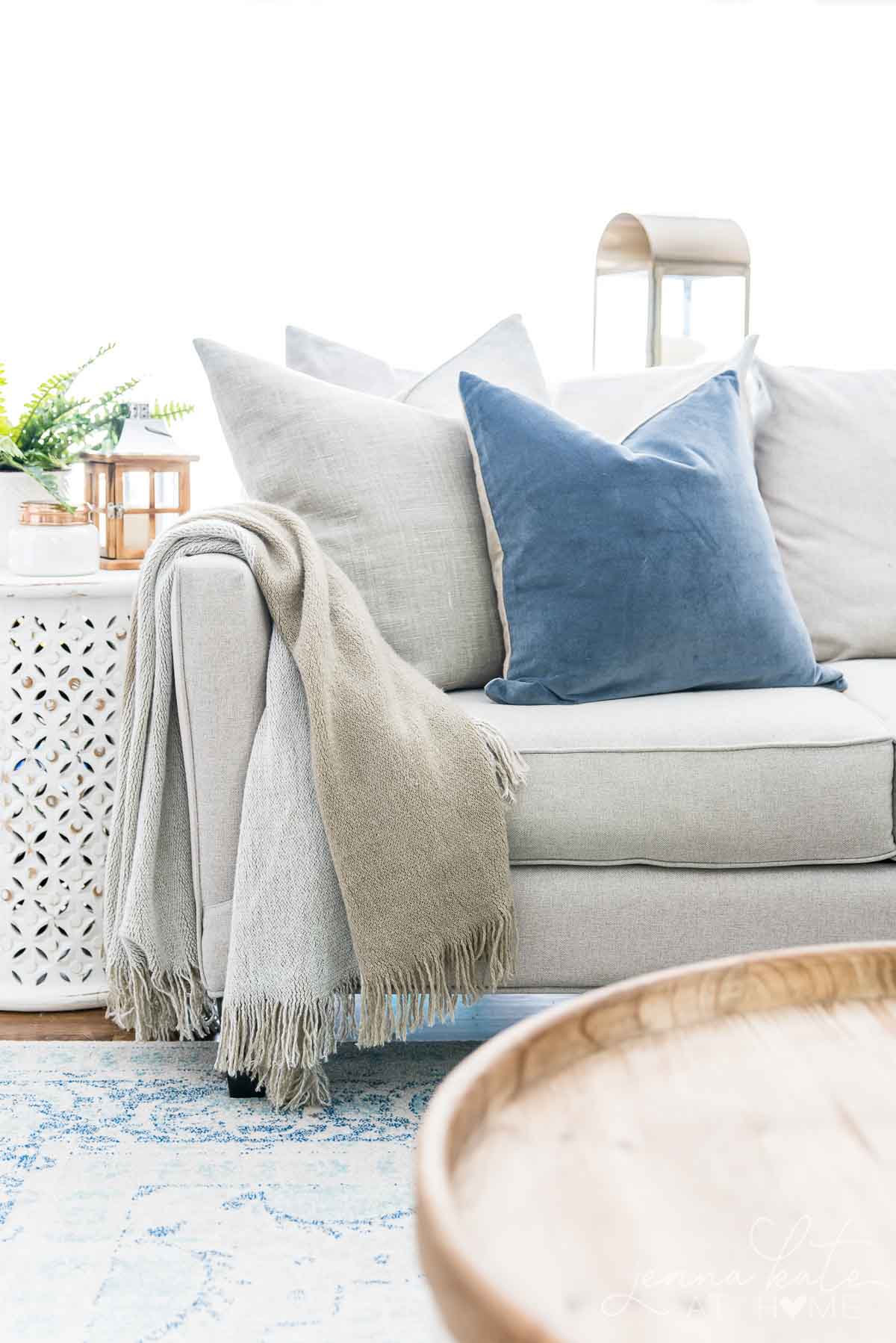 Throw Blankets Instantly Make a Couch Feel Cozy for fall