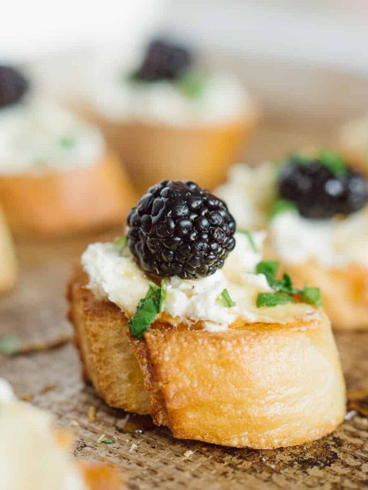 Roast Beef Crostini with Horseradish Cream Jenna Kate at Home