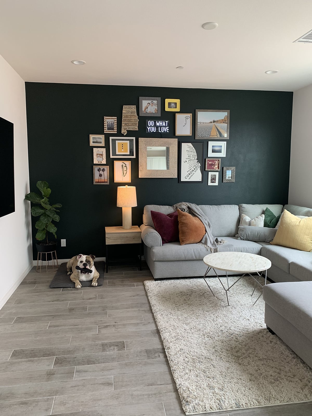 Living room deals accent wall colors