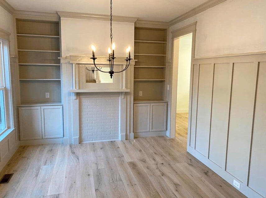 light walls, agreeable gray trim in a small living room 