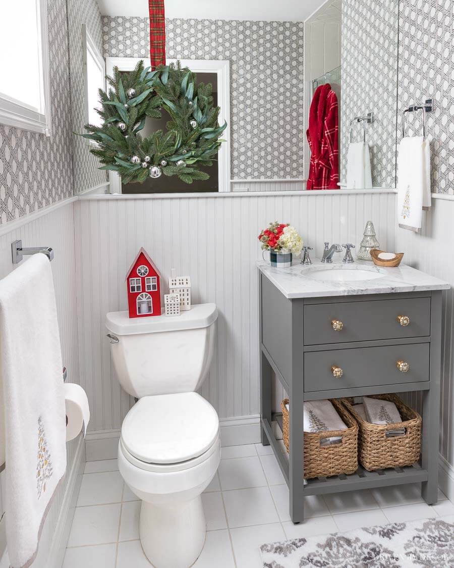 Fall Bathroom Decor and Organization Tips for Small Bathrooms