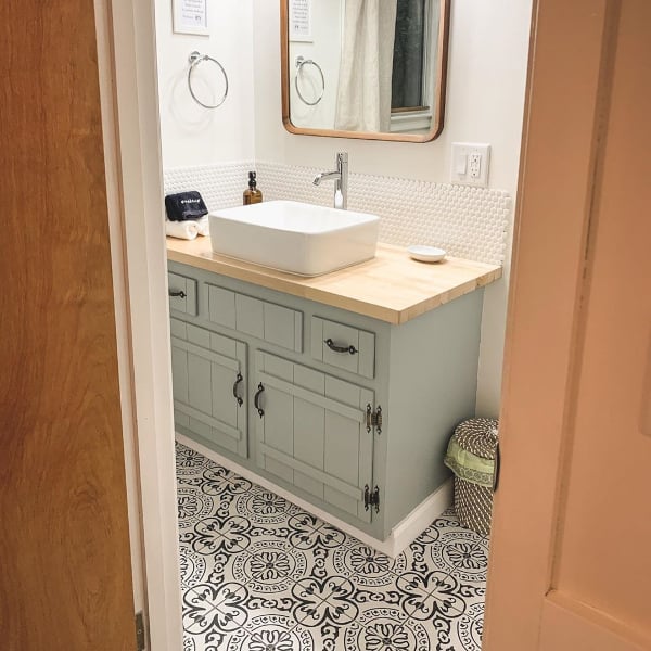 Small bathroom with black and white porcelain flooring