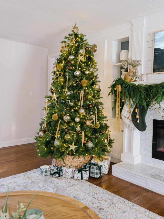 Moody & Elegant Christmas Tree Story