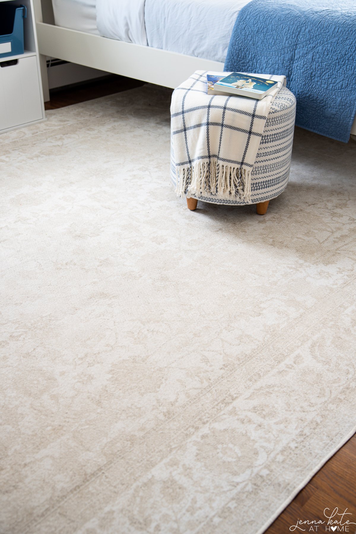 neutral print rug in the bedroom