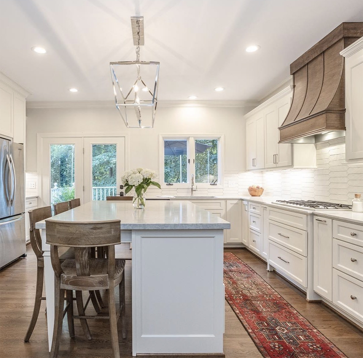 kitchen walls painted in sherwin williams drift of mist