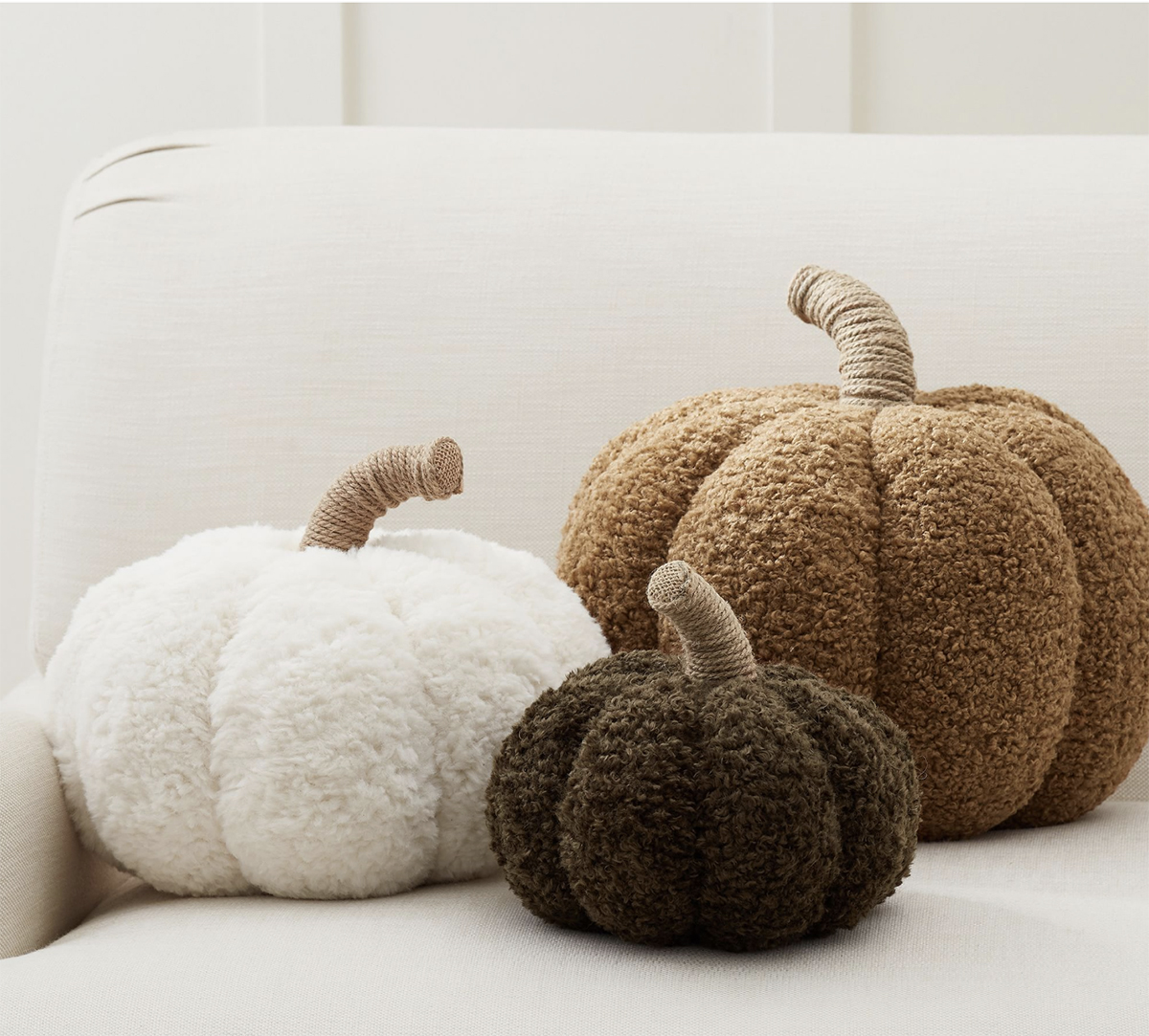 3 different sizes of knit pumpkin