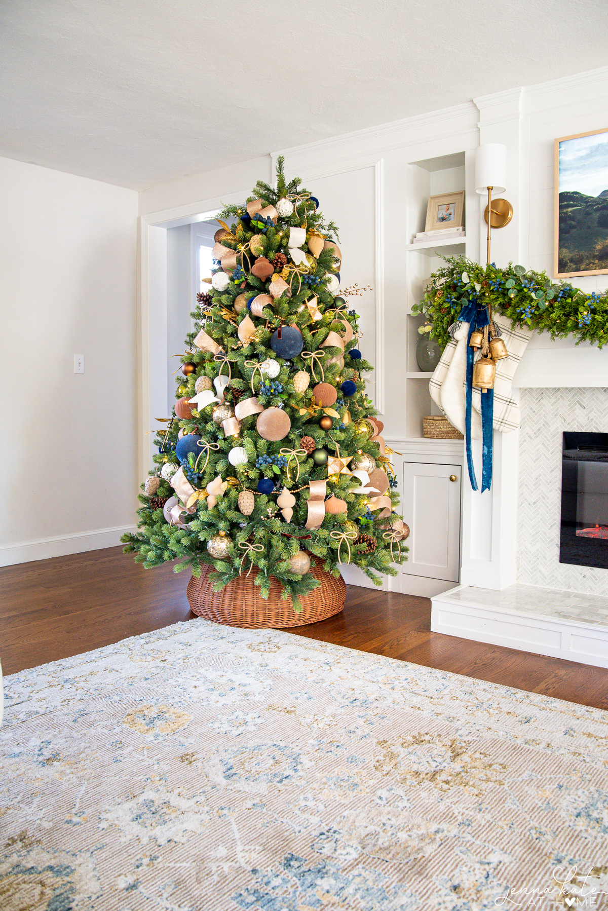 view of the decorated Christmas tree