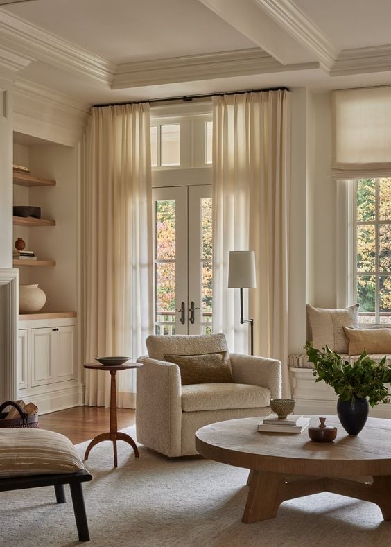 elegant quiet luxury style living room.